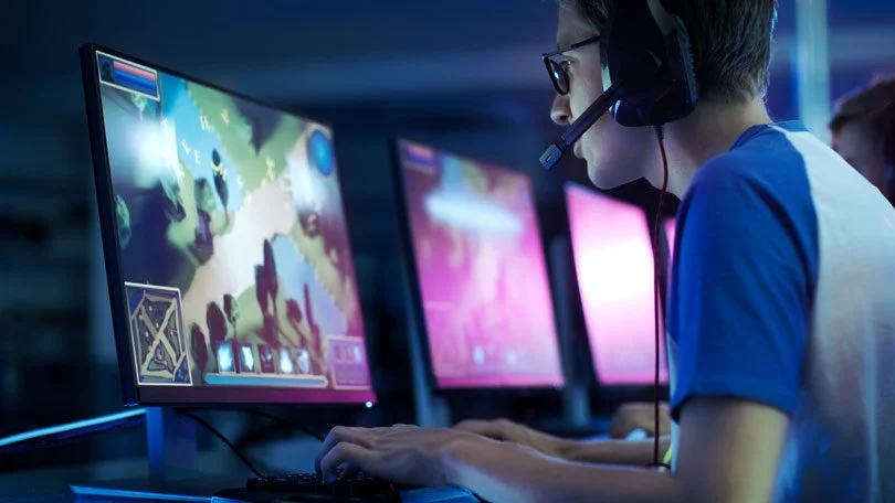 The Many Faces of Online Gaming and How It Connects People