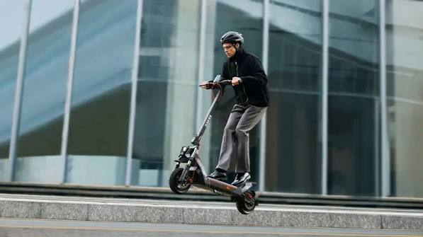 Why Most Americans Don’t Need a License for Their Electric Scooter — And What the Law Actually Says