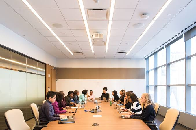 How to Choose the Right Venue for a Corporate Meeting Without Blowing Your Budget